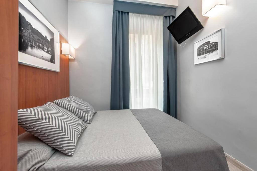 Hotel Reyes Roma Exterior foto